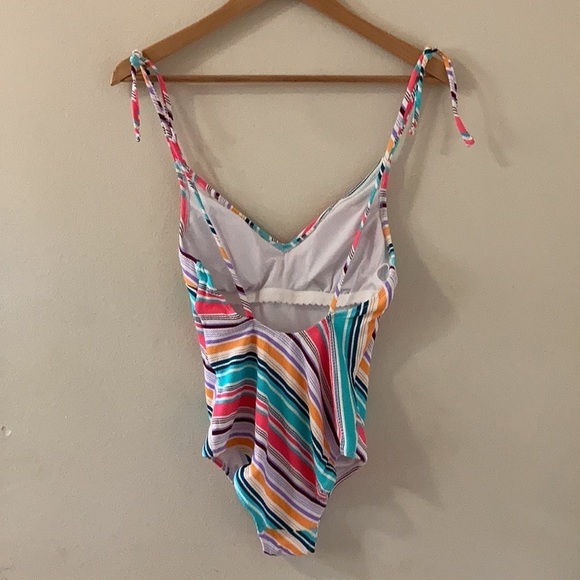 NWT Jessica Simpson Shoulder Tie Swimsuit - Picture 5 of 6